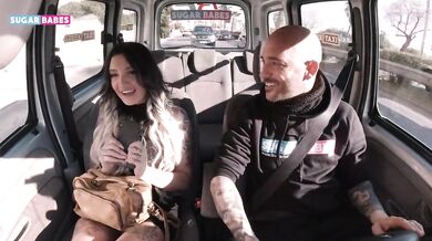 SugarBabesTV – Grécke taxi: Vraz mi ho do zadku