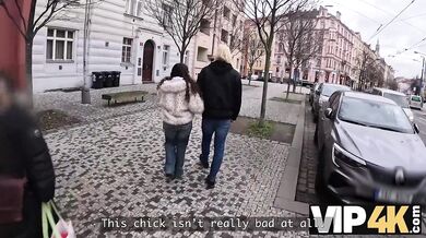 Chcel, aby jeho ex žiarlila, a ošukal teenku pred jej priateľom