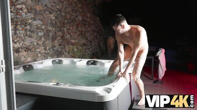 Použili bazén na horúci sex