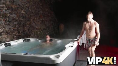 Použili bazén na horúci sex