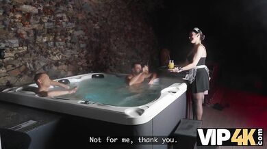 Použili bazén na horúci sex