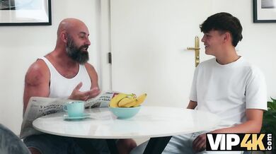VIP4K. Tvoj otec je najlepší majster v sexe