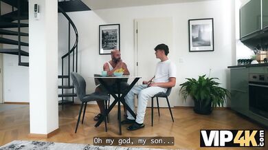 VIP4K. Tvoj otec je najlepší majster v sexe
