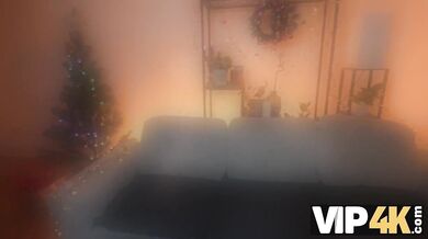 Celý rok som bola poslušná, tak mi Santa dal ako darček výstrek