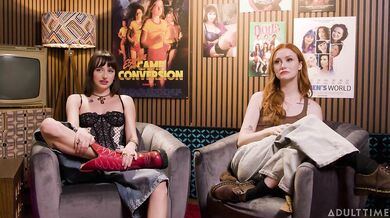 THE ADULT TIME PODCAST – Lana Smalls & Scarlet Skies – Fotky nôh, klaunské porno a nemravné reči o Shrekovi