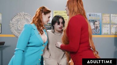 Pristihol prsatú nevlastnú mamu Lauren Phillips pri lesbickom romániku so sexy učiteľkou Siri Dahl