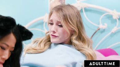 ADULT TIME – Fanúšička futanari hentai Alona Bloom pristihnutá pri masturbácii novou spolubývajúcou z internátu Melody Marks