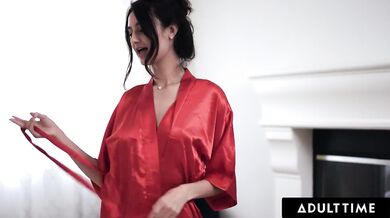 Eliza Ibarra pretiahne svojho nevlastného brata namiesto priateľa!