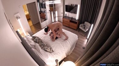 Detailný záber na creampie s orálom a masturbáciou rukou