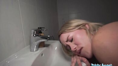 18-ročná sexy servírka a jej porno paródia s tacos