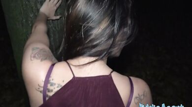Public Agent – Španielka s krásnymi prírodnými prsiami zbalená v noci a ošukaná až do creampie