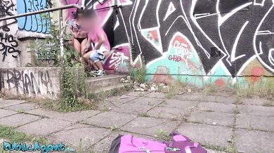 Public Agent – nadržaná dievčina s veľkými prsiami a veľkým zadkom z Belgicka dostane vonku creampie od hrubého vtáka