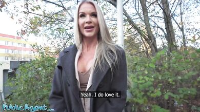 Public Agent – Blondínka, britská MILF, mokrá fajka vonku v POV, verejný orál, učiteľka angličtiny, tvrdý sex