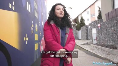 Public Agent – Teen je ošukaná po prehre v hre kameň, papier, nožnice