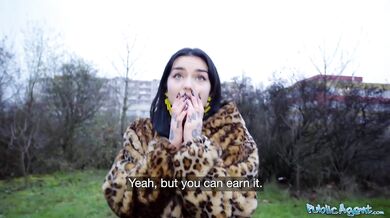 Public Agent – Francúzska kočka Crystal Cherry – fajka vonku a veľký vták z POV