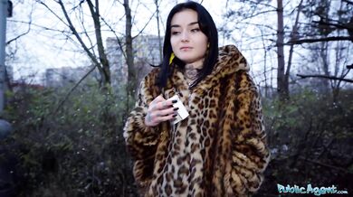 Public Agent – Francúzska kočka Crystal Cherry – fajka vonku a veľký vták z POV