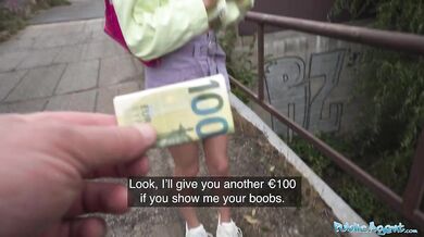 Má perfektnú postavu a túži po veľkom tučnom penise
