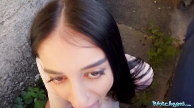 Fajka z POV s veľkým vtákom a sex vonku s malými prsiami Ara Mix