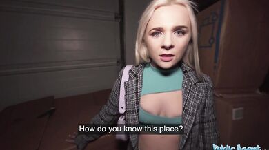 Modrooká britská blondínka si vezme veľký český vták do svojej vlhkej kundičky