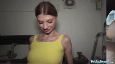 Public Agent – Sexy baristka je unesená z práce a ošukaná v suteréne