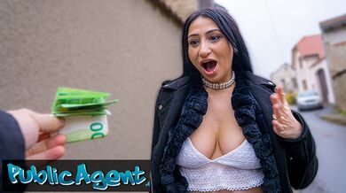 Francúzska MILF s nádhernými veľkými prírodnými prsiami šukaná v POV