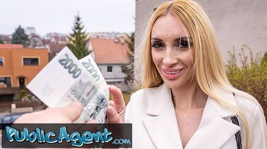 Public Agent – Tetovaná blondínka MILF v POV na psíka a v pozícii cowgirl v pivnici