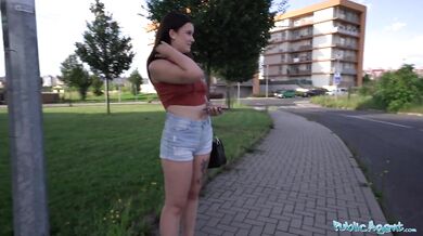 Roztomilá malá Eliss odvedená do fotografického štúdia a ošukaná