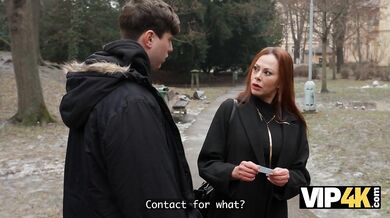 Prosím, pomôžte mi, moja kundička uviazla!
