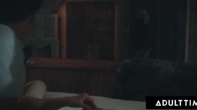Nevlastní bratia si v trojke vystrelili z naivnej panny Lexi Lore pomocou spiritistickej dosky!