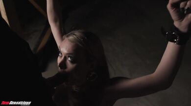 Natalia Starr dostáva extrémne BDSM šukanie v pančuchách