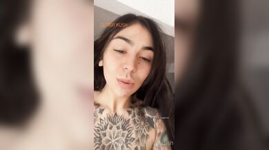 Claarakush sa pri tanci chváli svojím sexy telom
