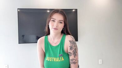 Nevlastná sestra Jade Hutchison je ošukaná v misionárskej polohe