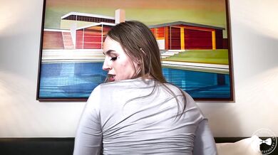 Angel Youngs je ošukaná do kundy v POV