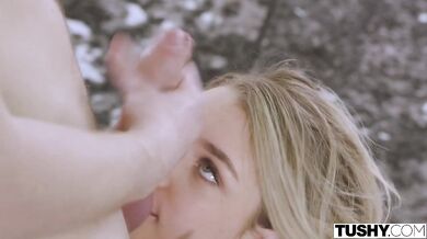 Gabbie Carterová prijíma vtáka na análny sex