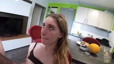 Maya Sinn si nechá vylízať a ošukať kundičku