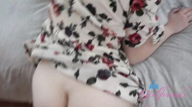 Gracie Gates robí footjob a nechá sa pretiahnuť