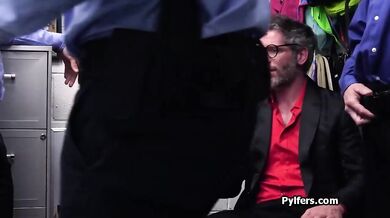 Blowbang párty s zlodejom peňaženiek z kasína v zázemí