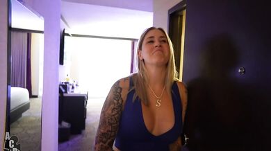 SubGirl0831 podpláca policajta s veľkým čiernym vtákom horúcim sexom v hoteli