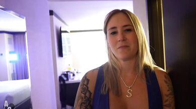 SubGirl0831 podpláca policajta s veľkým čiernym vtákom horúcim sexom v hoteli