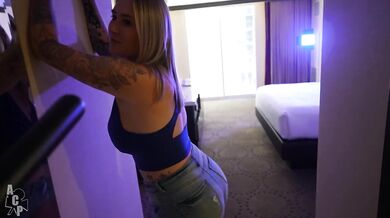 SubGirl0831 podpláca policajta s veľkým čiernym vtákom horúcim sexom v hoteli