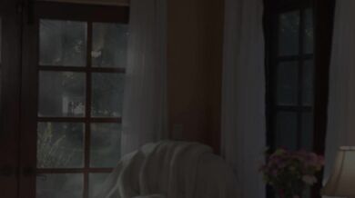 Hazel Moore je poriadne pretiahnutá svojím návštevníkom