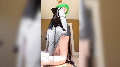 Miamiaof skáče na svojom dildu ako Tatsumaki
