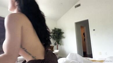 Sexi MILF LittlePuck je ošukaná svojím nevlastným synom