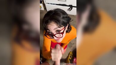 Nadržaná teen MsSoap dostane sperma na tvár ako Velma