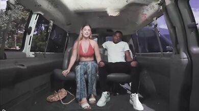 Riley Reign si to poriadne rozdala s černochom v dodávke