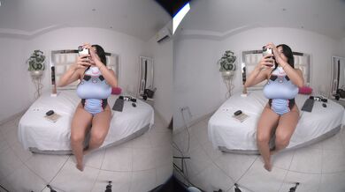 Alhana Pulido v sólovom VR porno videu