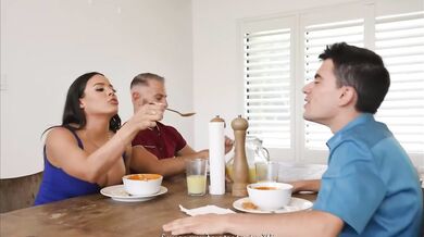 Macocha Luna Star dostala análny creampie