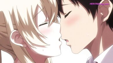 Nevinná anime dievčina po prvýkrát pustí svojho milenca k sebe