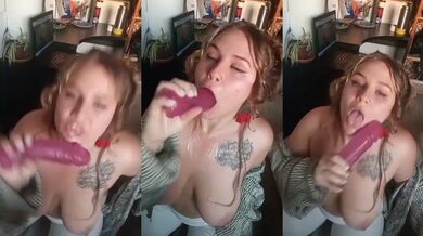 Moje hrubé dildo v hlboko v hrdle