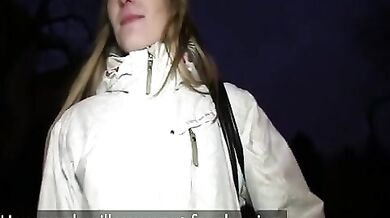 Amatérska nymfomanka jebe pre rýchle prachy